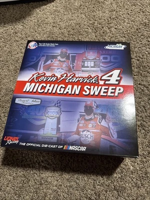 Набор Kevin Harvick Michigan Sweep, Две Автомобили, Никогда не Открывались - Изображение 1 из 3