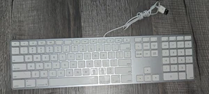 Apple Aluminum Wired USB Keyboard - - Picture 1 of 4