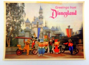 LENTICULAR 3D POSTCARD: GREETINGS FROM DISNEYLAND - MICKEY BY THE CASTLE - Picture 1 of 6