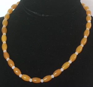 Rich Yellow & White Jadite Jade Perlenkette NEU (in einer Geschenktüte) - Bild 1 von 1