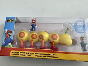 Super Mario Wiggler Luigi set World of Nintendo Jacks Pacific nuovo - Foto 1 di 6