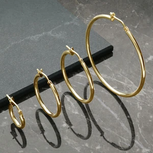 9ct vergoldet auf Sterlingsilber klein bis groß 2 mm Reifen Schläfer Ohrringe VERKAUF - Bild 1 von 18