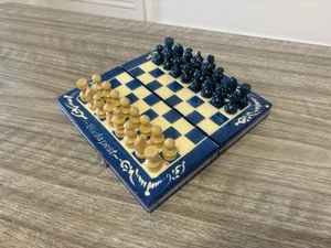 Juego de mesa completo de madera pequeño vintage con detalles tallados Budapest - Imagen 1 de 24
