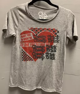 $79 Nuevo con etiquetas Marca Chaser Banda de trucos barata I Want You Letras Gris liso Corazón Camisa - Imagen 1 de 4