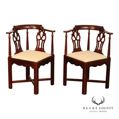 Пара угловых стульев из красного дерева в стиле чиппендейл Hickory - Изображение 1 из 4