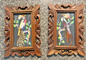 Lotto di 2 quadri vintage messicani artigianali in piuma cornici in legno intagliato anni 50 uccellini - Foto 1 di 24