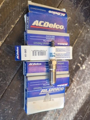 PACKAGE OF 8 NEW GENUINE AC DELCO 41-981 PLATINUM SPARK PLUGS GM 12569190 - Image 1 of 4