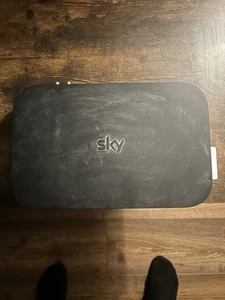 Sky Q 1TB TV Box Only - Fully Working - No Remote as card - Photo 1/2