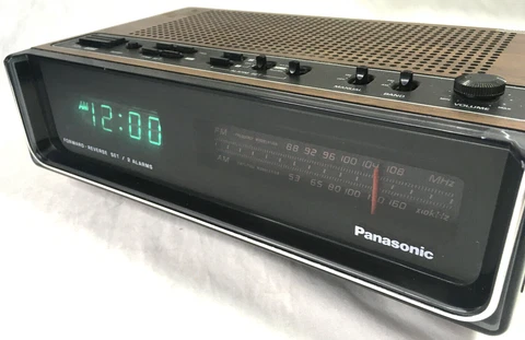 PANASONIC RC-95 DIGITAL DUAL ALARM CLOCK RADIO GREEN LED TESTED WORKING VTG Cover