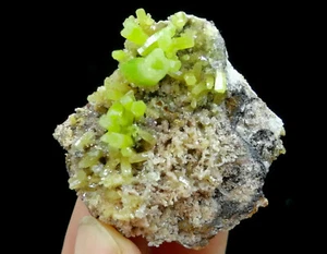 Bonitos cristales de piromorfita de 38 mm sobre matriz de China CMM930111 - Imagen 1 de 6
