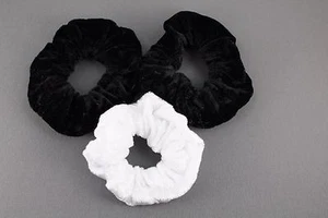 Black White pack 3 terciopelo tela elástica cola de caballo soportes scrunchy - Imagen 1 de 3