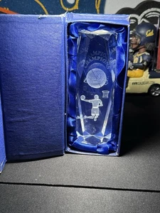 Los Angeles Lakers Champions Clear Glass 3D Laser Etched  Crystal Paperweight - Picture 1 of 7