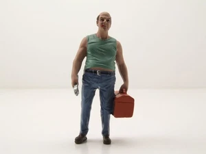 Figur Mechaniker Sam mit Werkzeugkasten für 1:18 Modelle American Diorama - Bild 1 von 4