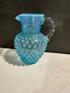 Jarra de clavos de colección pequeña azul opalescente con mango transparente de 5,75" de alto - Imagen 1 de 12