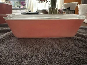 Pyrex 0503 Piatto Casseruola Frigorifero Rosa ~ Con Coperchio, 1,5 Quart  - Foto 1 di 13