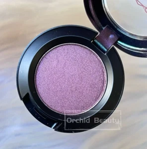 New MAC Eyeshadow~Slow As You Glow (Frost)~Full size 1.5 g~Limited edition RARE - Picture 1 of 4