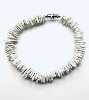White Puka Shell Bracelet Vintage With Old Barrel Clasp Fishing Line E2 - Image 1 of 3