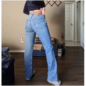 Levi’s Vintage 525 Nouveau Low Bootcut Women’s Sz 27 Y2K Denim Jeans Light Wash - Picture 1 of 16