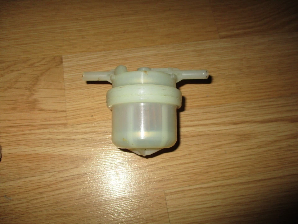 NOS 1974-1990 Toyota FG-811 Fuel Filter Celica Corona Hi-Lux Pickup Tercel - Image 1 of 2