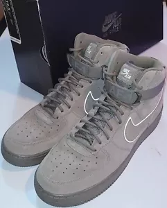 Neu im Karton Nike Wildleder Air Force 1 hoher dunkler Stuck 12,5 grün-grauer Sneaker Schuh - Bild 1 von 11