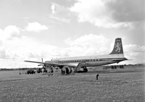60x40mm ORIGINAL AIRCRAFT NEGATIVE G-ASIV DC-7 CALEDONIAN #5061 - Picture 1 of 1