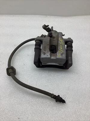 Pinza de freno trasera izquierda Toyota Corolla 2017-2019 OEM Foto 1 de 4