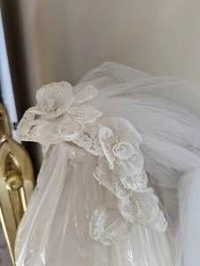 Vintage Wedding Vail Tiered & Gathered W/ Wired Pearl & Lace Head Piece - Picture 1 of 9
