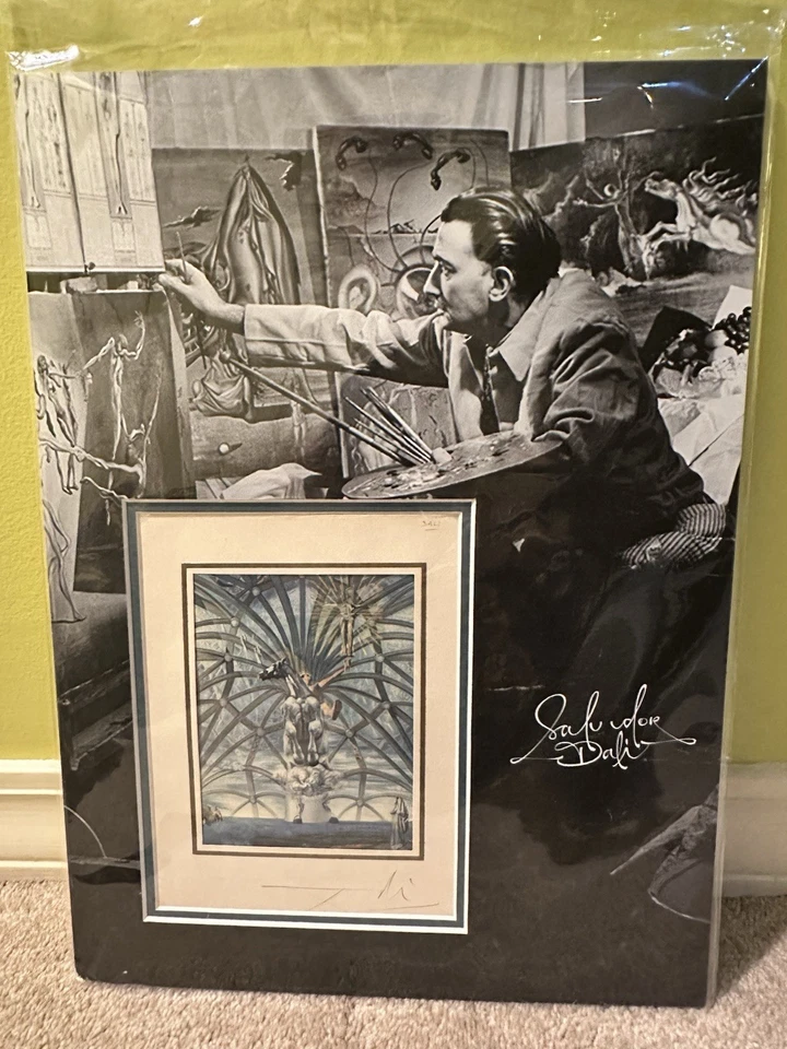 Postal de Salvador Dalí autografiada por Dalí y montada en un Picaporte con certificado de autenticidad Foto 1 de 4
