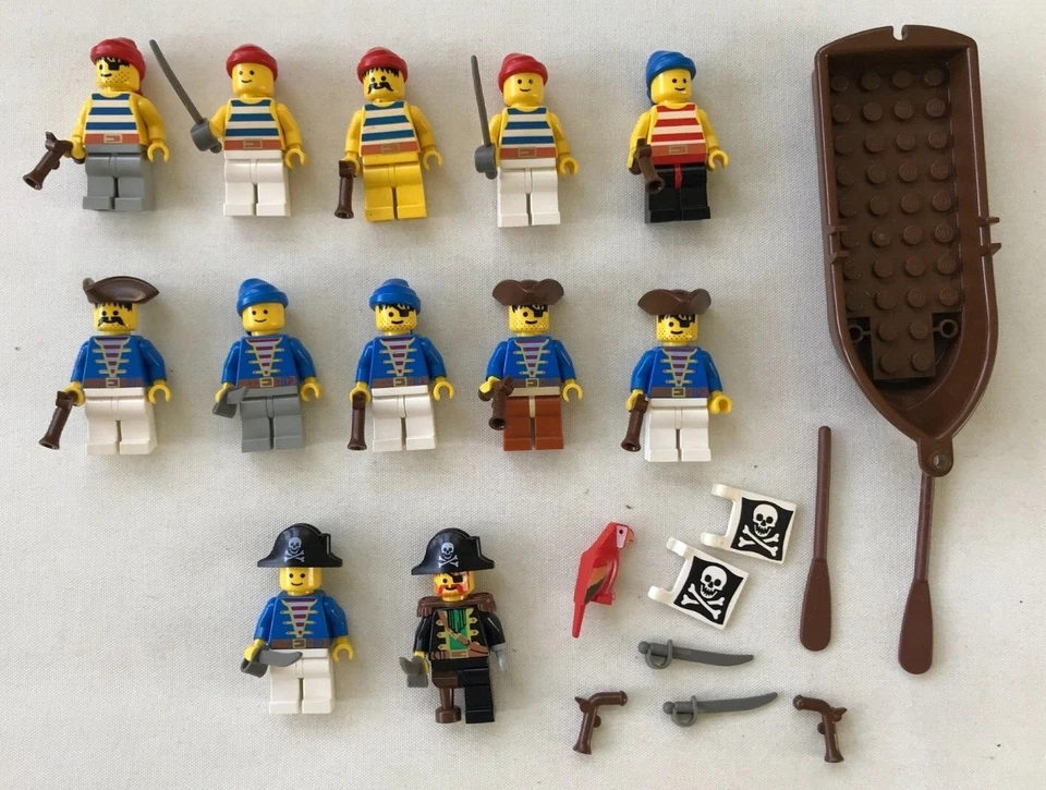 LEGO Usado Lote de 12 Piratas Lego De Colección con Capitán Barbaneja, Loro y Barco Foto 1 de 1