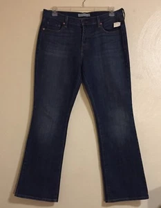 NWT Women’s Bootcut Levi’s Blue Denim Jeans Size 12 Inseam 32 - Picture 1 of 9