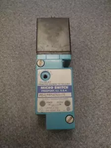 MICROINTERRUTTORE FE-LPR04CNX-2S SENSORE FOTOELETTRICO - Foto 1 di 1