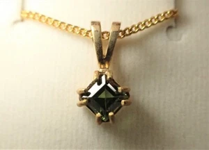 9ct Gold and Green Saphire pendant. Saphire, Queensland, Australia.       S703 - Foto 1 di 2