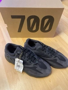 Adidas Yeezy Boost 700 Utility Black Gr.48 - Bild 1 von 4