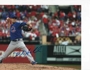 CHICAGO CUBS KYLE HENDRICKS SIGNED PITCHING 8X10 - Picture 1 of 1
