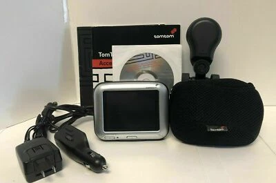 TOM TOM GO 700 GPS Bundle w/ Car Mount Charger Adapter Soft Case Booklet CD - Image 1 of 4