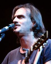 JAMES TAYLOR SINGER SONGWRITER MUSICIAN - 8X10 PUBLICITY PHOTO (FB-163)