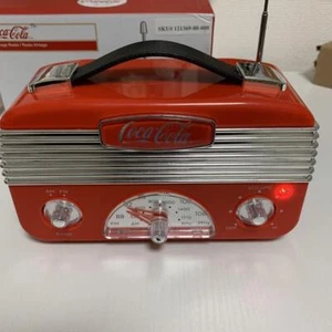 Coca Cola Vintage Radio AM FM 2 Bande Radio Spazzatura Display Ornamento - Foto 1 di 6