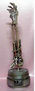21" Terminator T-800 Endo Skeleton Arm with Base Sci-Fi Movie Resin Model Kit 1/1 - Bild 1 von 4