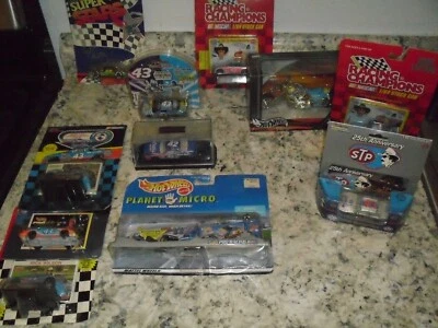 Lote de 11 diferentes diecasts Richard Petty 1/64 Nascar Authentics Foto 1 de 4