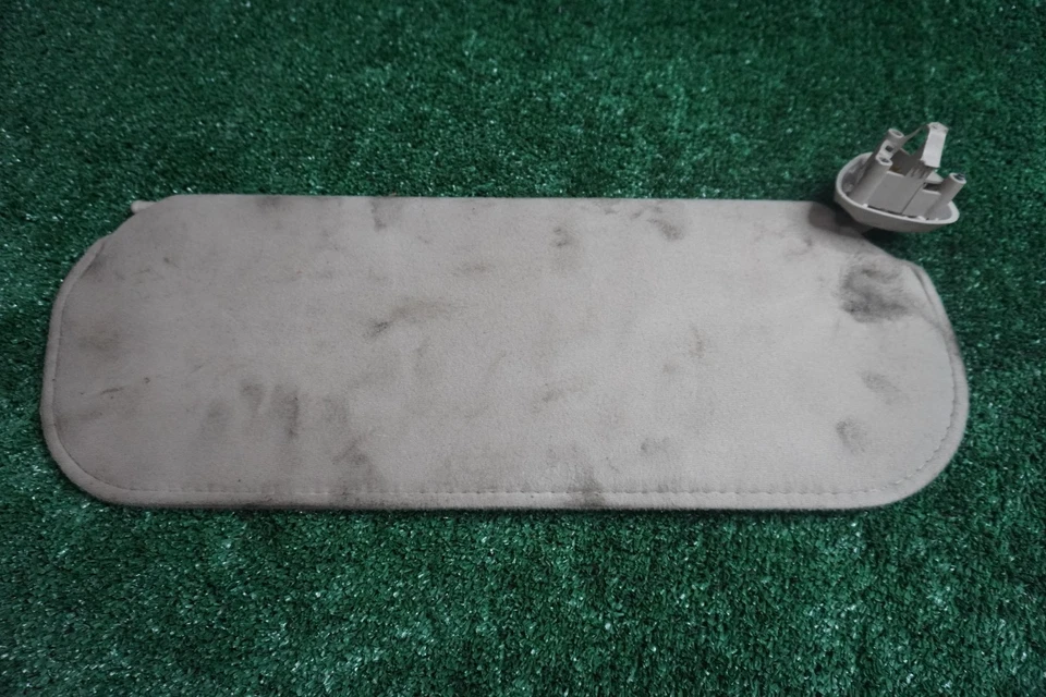 Chevrolet Express 1500 2011 lado del pasajero parasol derecho fabricante de equipos originales 1 pieza 05D90167A5 Foto 1 de 4