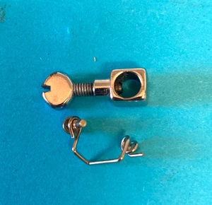 SEWING MACHINE NEEDLE CLAMP + THREAD GUIDE . VINTAGE ZIG ZAG MODELS p777 - Picture 1 of 2