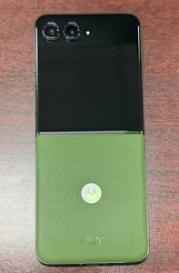 Open Box 9/10 - Moto Razr Plus 2024 (256GB, 8GB) 6.9" (Unlocked) - Spring Green - Picture 1 of 2