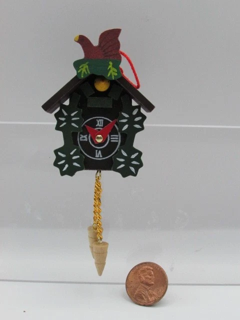 Reloj de cuco de lujo pintado en la pared de madera miniatura para casa de muñecas IM66065 Foto 1 de 1