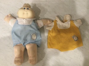 1984 CABBAGE PATCH PREEMIE IM ORIGINAL OUTFIT PLUS EXTRA OUTFIT - Bild 1 von 7