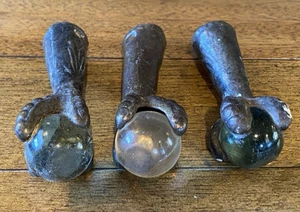 3 antike Bergungsglaskugeln Gusseisen Adlerkralle Füße Kunst viktorianisch - Bild 1 von 4