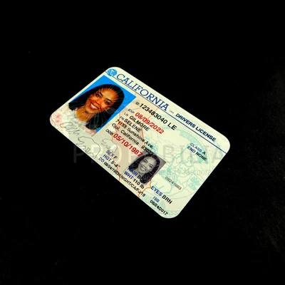 Licencia de conducir PSYCH THIS IS GUS Selene utilería de TV original (0003-1040) Foto 1 de 3