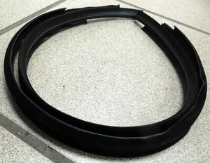 Outer Quarter Glass Seals - unique to 1975-78 Jaguar XJ6C & XJ12C - RARE PAIR ! - Foto 1 di 1