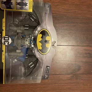 DC The Caped Crusader - BATMAN Mega Gear Deluxe Figure w/ TRANSFORMING ARMOR - Picture 1 of 4