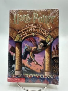 NEU Harry Potter und der Stein der Weisen Taschenbuch J.K. Rowling Scholastic - Bild 1 von 4