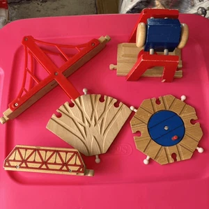 Lot of 5 Melissa & Doug Wooden Train Track Pieces - Picture 1 of 9